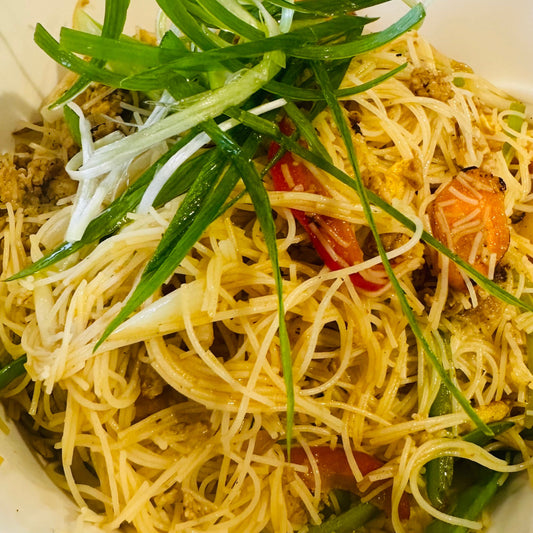 bowl of noodles 