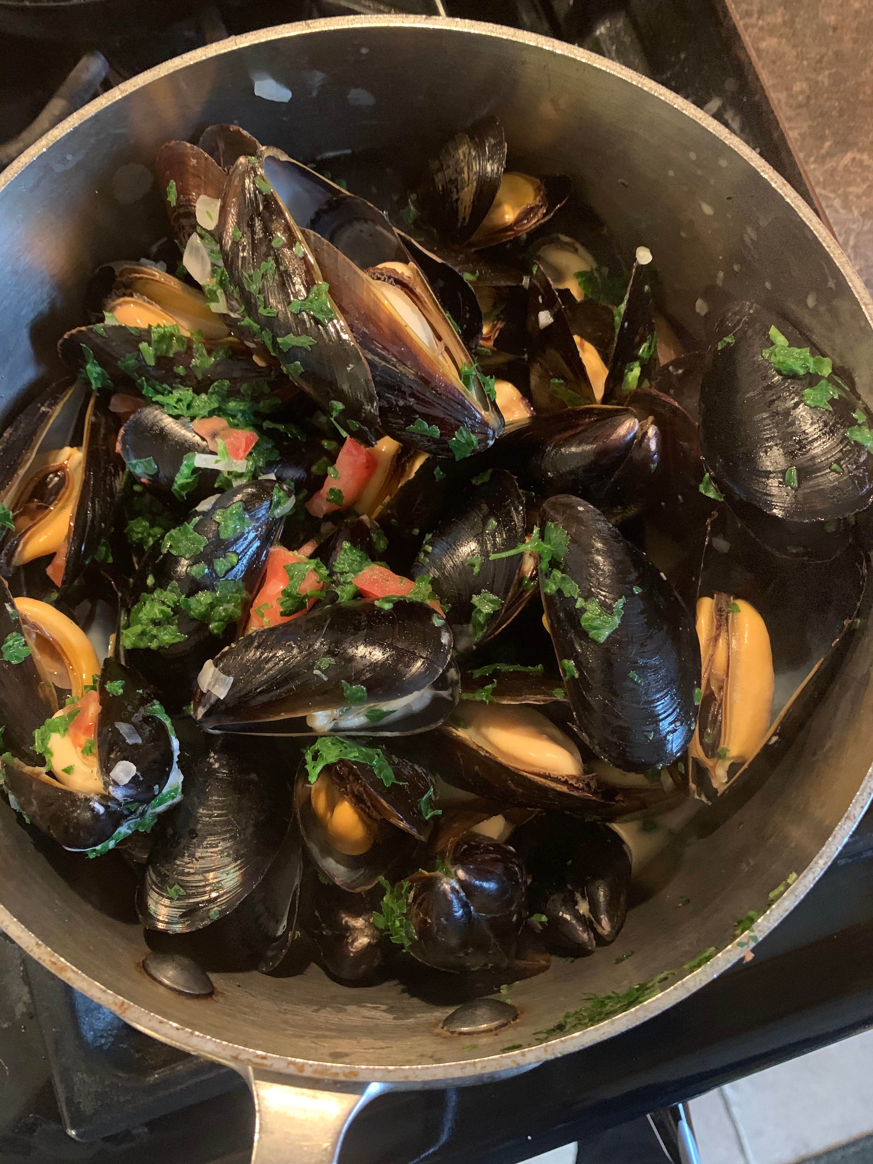 mussels in a pot